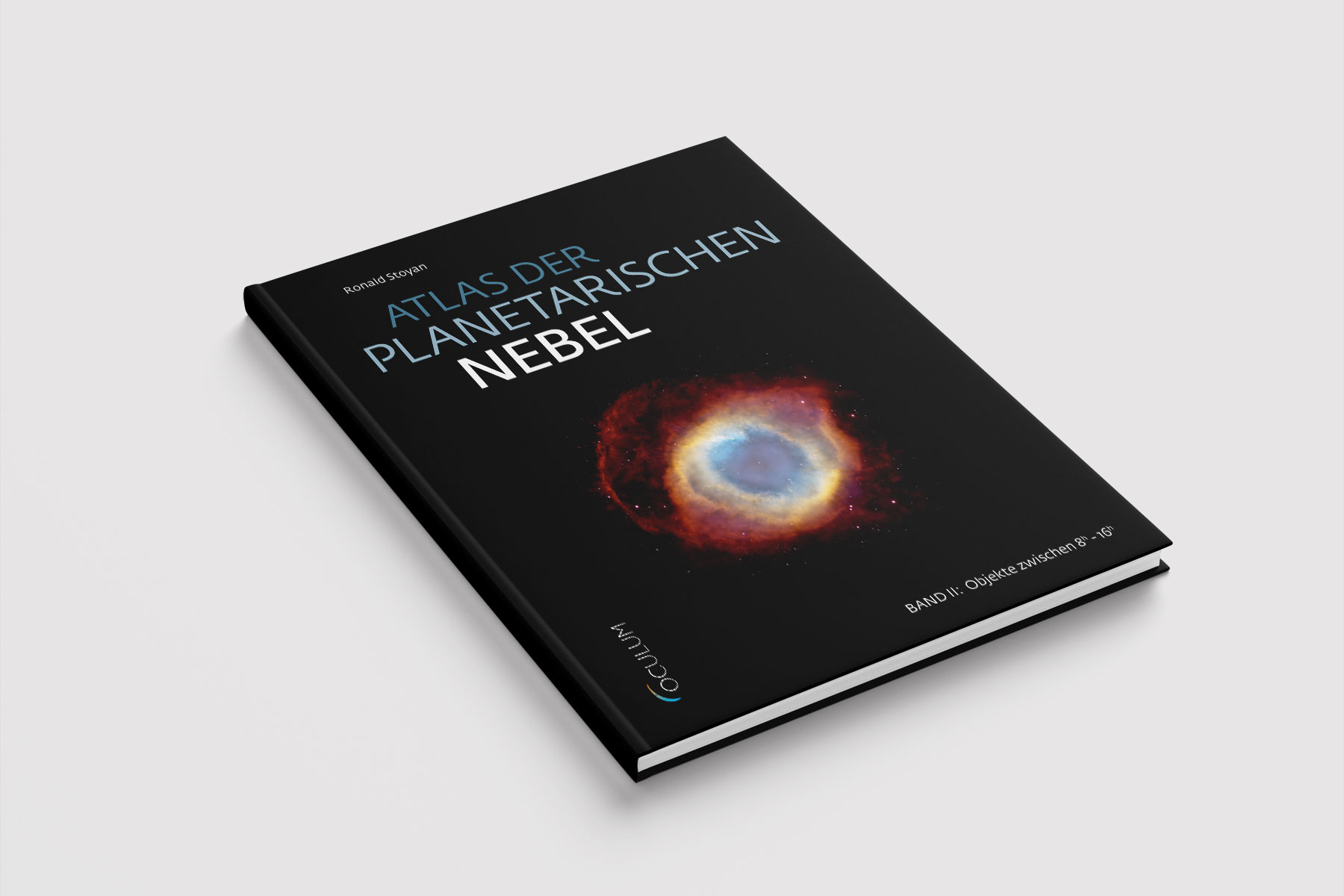 Astronomie-Atlas. Buchdesign mit tiefem Schwarz und leuchtenden Farben.